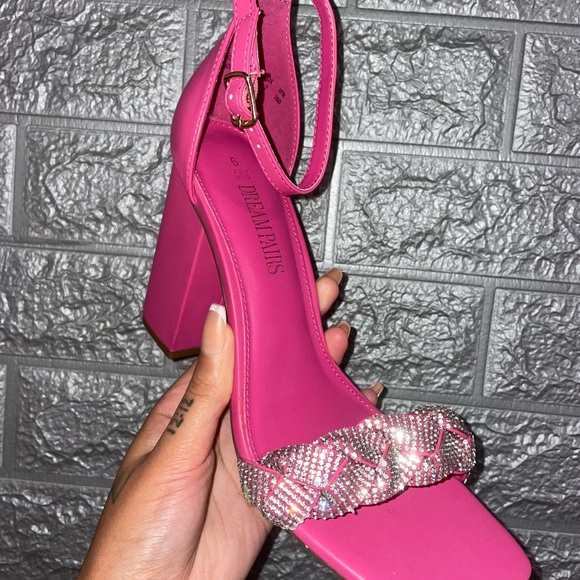HOT PINK HEELS - Picture 2 of 3